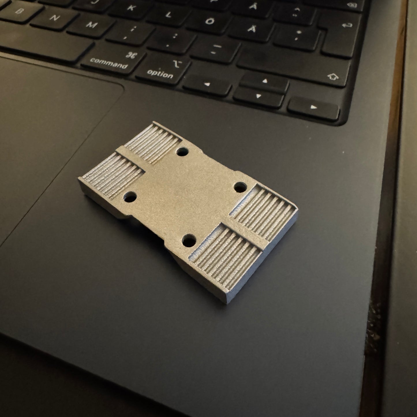 Monolith SLM belt clamp